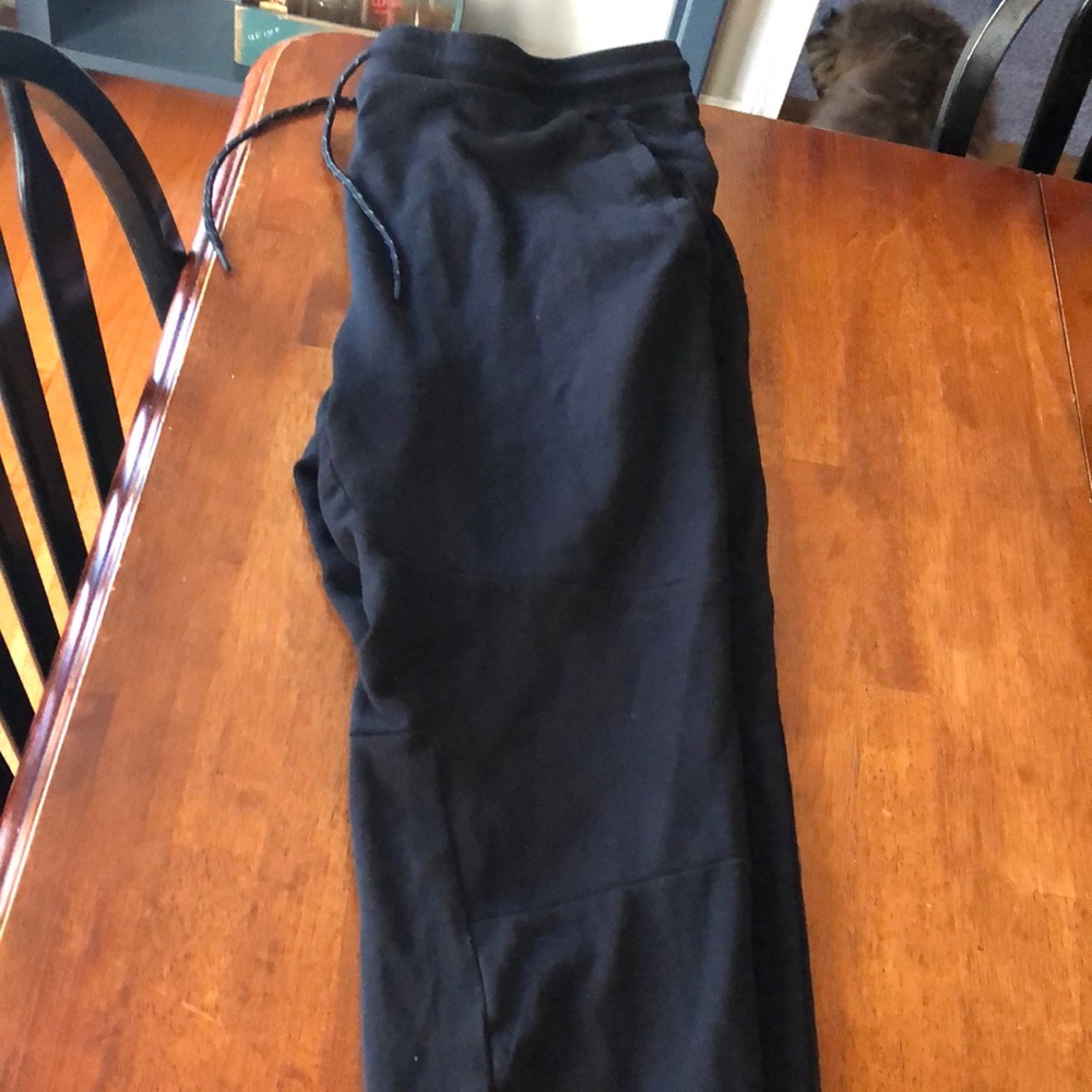 Men’s express joggers.